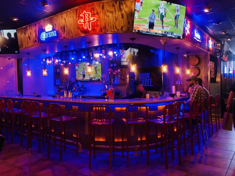 hook and reel cajun seafood and bar houston 3 2 768x576