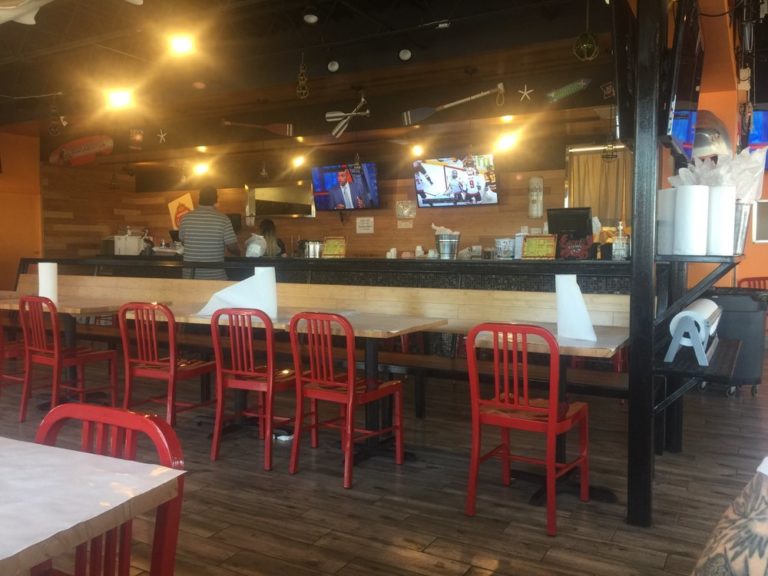 kickin crab garland 1 768x576