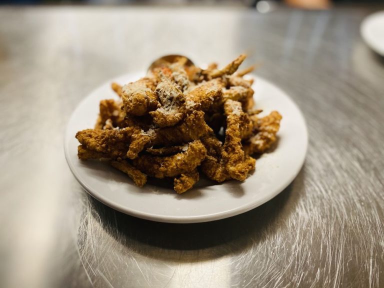 mud bugs a cajun joint buda 2 768x576