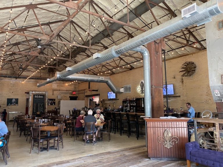 mud bugs a cajun joint buda 4 768x576