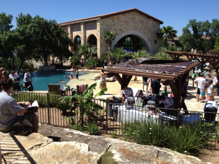 rough hollow crawfish boil austin 4 768x576