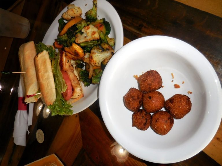 cajun claws seafood boilers rayne 2 768x576